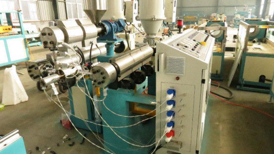 HDPE PP διπλοτειχισμένος ζαρωμένος σωλήνας που κάνει τη γραμμή εξώθησης μηχανών