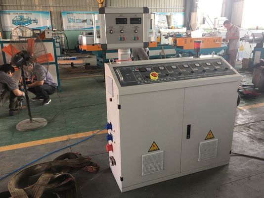 Σωλήνας PVC που κατασκευάζει τη μηχανή για τη γραμμή εξώθησης σωλήνων PVC αγωγών σωλήνων παροχής νερού