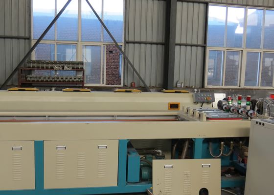 Πλαστική γραμμή εξώθησης σωλήνων 900kg/H διπλοτειχισμένη ζαρωμένη