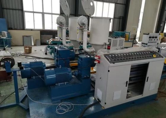 Ενιαία ζαρωμένη τοίχος γραμμή παραγωγής 30KG/H εξώθησης μανικών