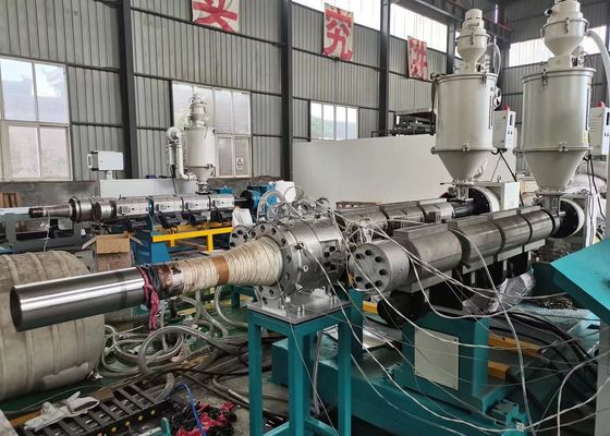 Υψηλής αντοχής HDPE διπλοτειχισμένη ζαρωμένη γραμμή εξώθησης σωλήνων/κατασκευή της μηχανής