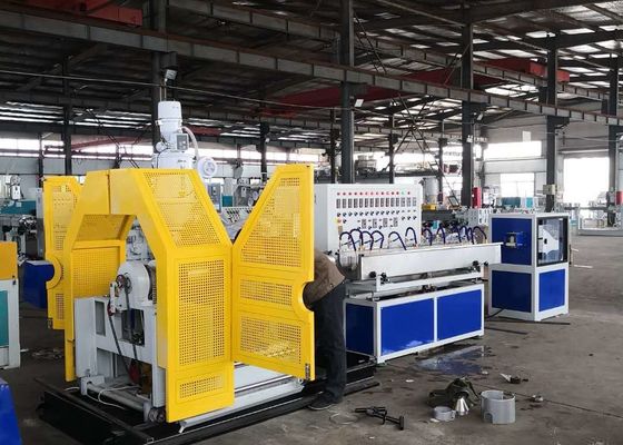 2063mm PVC σπειροειδής γραμμή εξώθησης σωλήνων μανικών χαλύβδινων συρμάτων ενισχυμένη