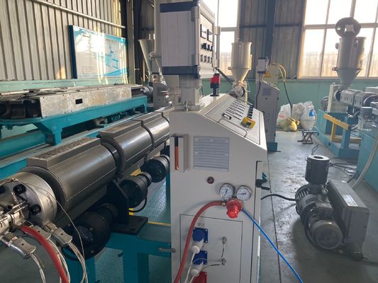 180-250kg/Hr σωλήνας PVC που κατασκευάζει τη μηχανή τον κωνικό δίδυμο εξωθητή βιδών