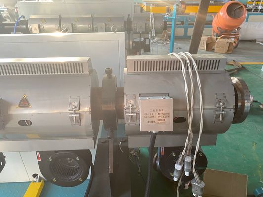 180-250kg/Hr σωλήνας PVC που κατασκευάζει τη μηχανή τον κωνικό δίδυμο εξωθητή βιδών