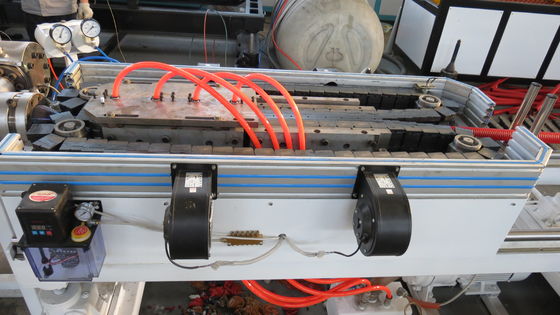 3-6m/min διπλοτειχισμένο ζαρωμένο HDPE PE γραμμών παραγωγής σωλήνων πλαστικό PVC
