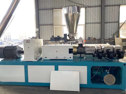 Πλαστική PVC σωλήνων εξώθησης μηχανή κωνικό 250kg/Hr εξωθητών βιδών γραμμών δίδυμη