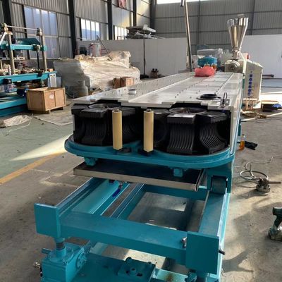 HDPE 1663mm ενιαία ζαρωμένη τοίχος γραμμή εξώθησης σωλήνων PVC PE που κατασκευάζει τη μηχανή