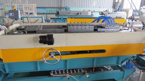Ενιαία ζαρωμένη τοίχος μηχανή 110mm σωλήνων PE PP γραμμή εξώθησης παραγωγής μανικών