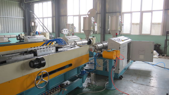 Ενιαία ζαρωμένη τοίχος μηχανή 110mm σωλήνων PE PP γραμμή εξώθησης παραγωγής μανικών